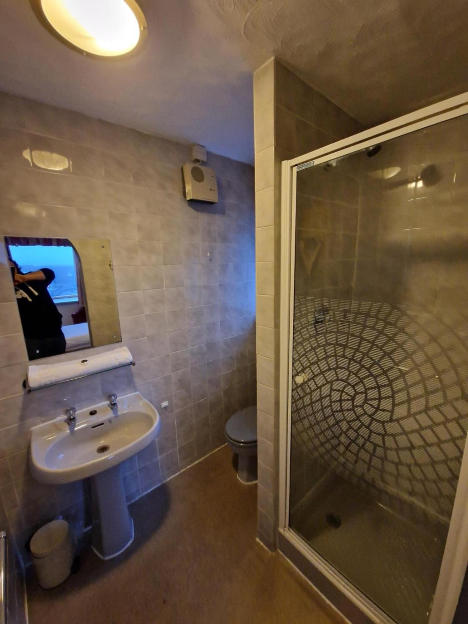 The Menai Hotel&Bar Bangor  Bagian luar foto