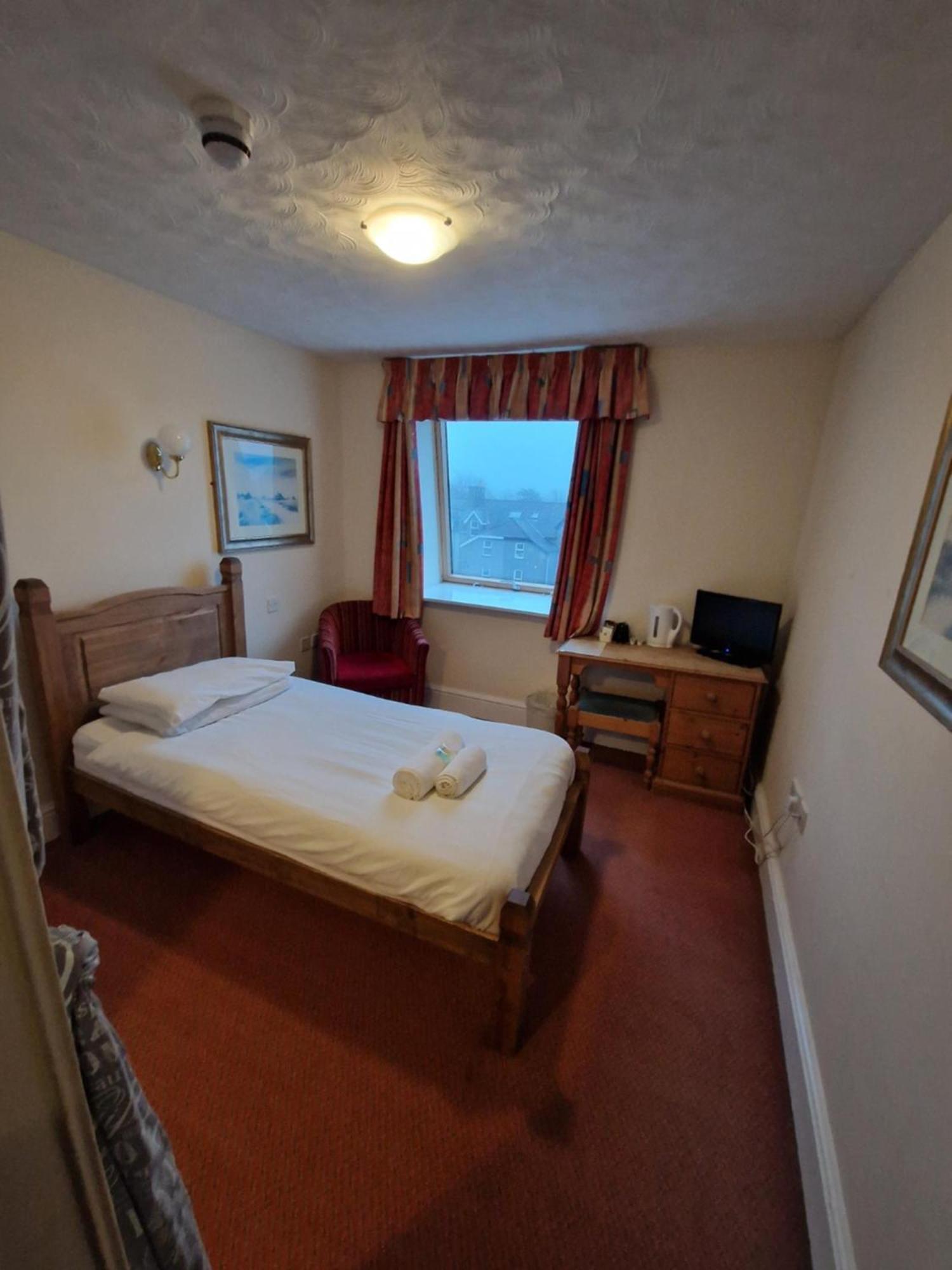 The Menai Hotel&Bar Bangor  Bagian luar foto