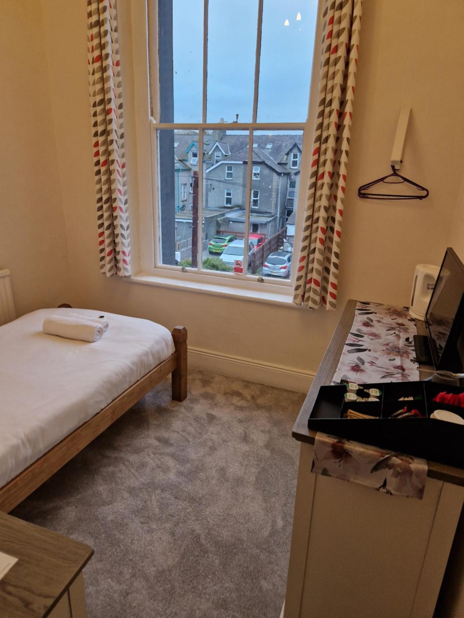 The Menai Hotel&Bar Bangor  Bagian luar foto